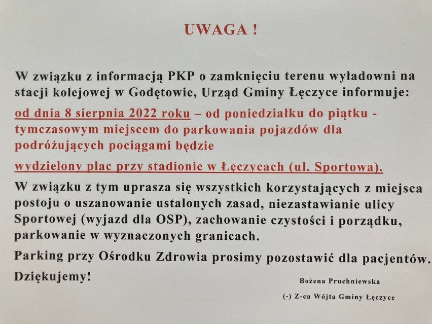Gmina Łęczyce. PKP nagle zamknęło dziki parking przy stacji kolejowej Godętowo. Kierowcy wściekli piszą do gminy i "Dziennika" | ZDJĘCIA