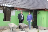 Pożar domu w Łomnicy: siedmioosobowa rodzina straciła wszystko