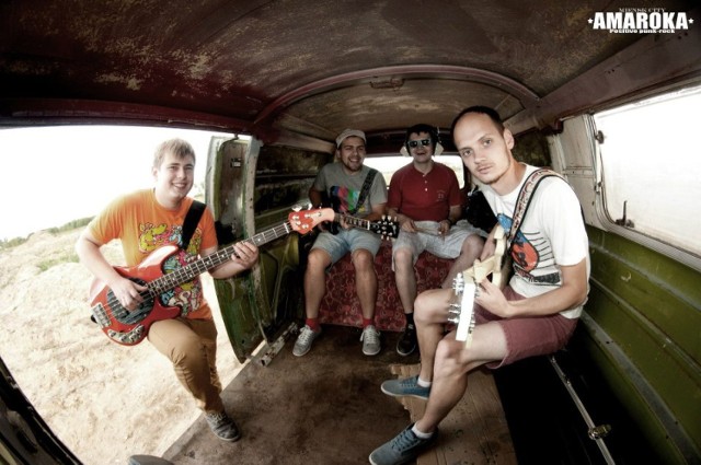 Chłopaki z Amaroka grają positiv-punka. mają swoich wiernych, niestrudzonych w pogo fanów i 3 albumy na koncie. Do tego podróżują po Europie. W Polsce ostatni raz gościli na Festiwalu Muzyki Młodej Białorusi – Basowiszcza.