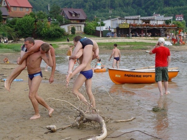 Co roku nowi ratownicy zdobywają uprawnienia podczas kursów i szkoleń. Ich umiejętności nie są jednak wykorzystywane