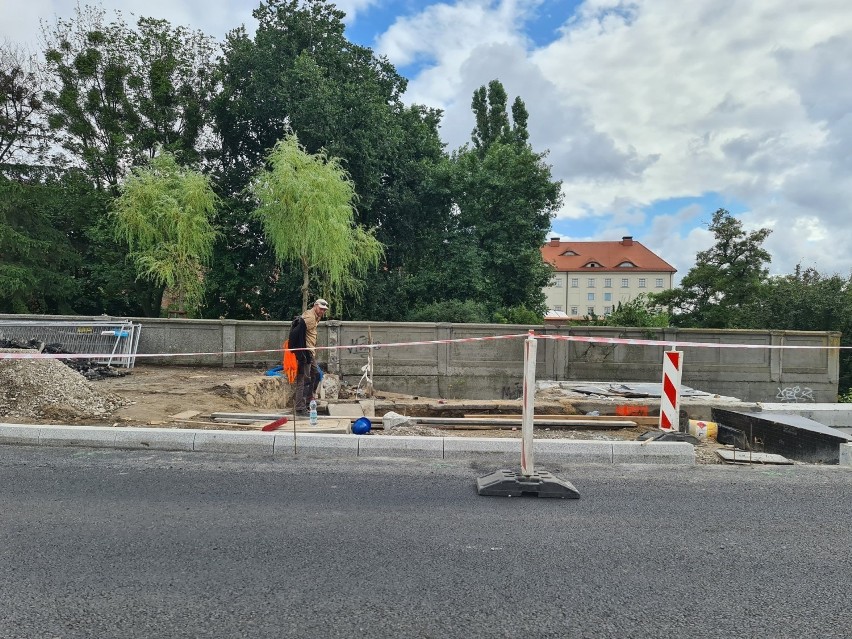 Koniec z zamkniętym mostem w Toruniu. Co dalej? Kiedy koniec budowy?