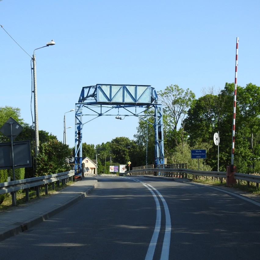 Most niebieski na Wiśle Królewieckiej w Rybinie na razie bez remontu.Co jest powodem braku działań?