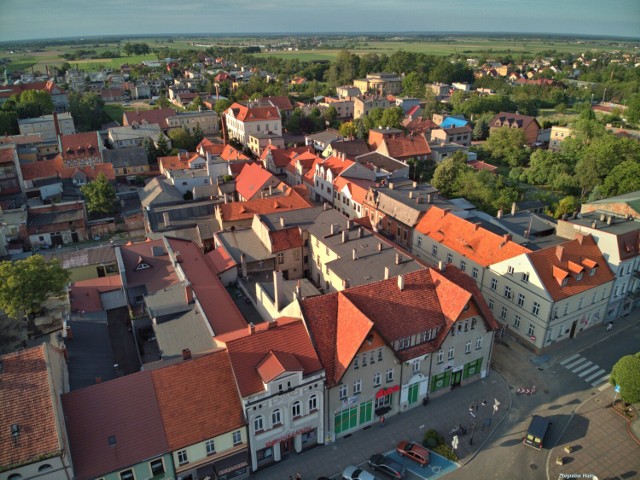 Pleszew. Zielony Pleszew zachwyca wiosną. Miasto z lotu ptaka wygląda zjawiskowo!