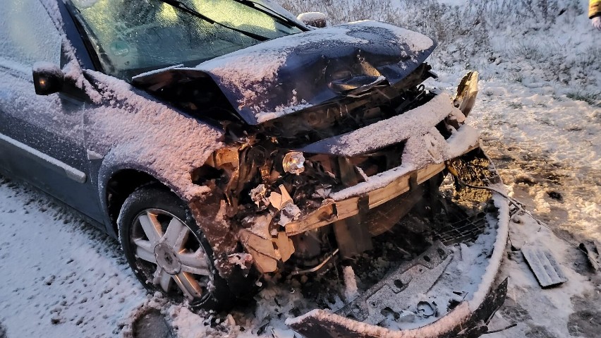 Wypadek z udziałem autokaru przewożącego dzieci na DK24 w Prusimiu [ZDJĘCIA]