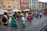 Parada kapeluszy we Wrocławiu. Było tłumnie, hucznie i kolorowo [ZDJĘCIA]