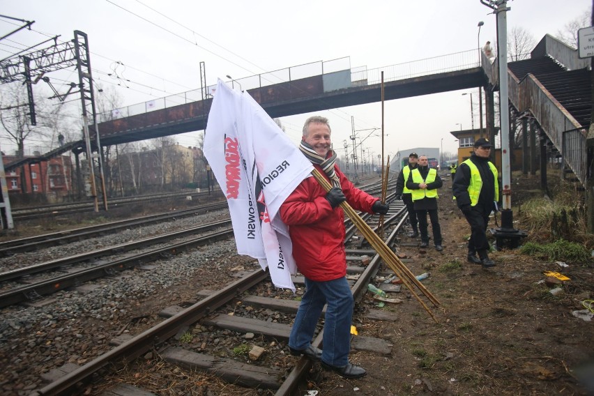 Górnicy blokują tory w Katowicach [PROTEST]