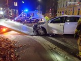 Wypadek w Rybniku. Kierowca zignorował znak "stop" i zderzył się z innym samochodem. Ucierpiało 9-letnie dziecko 
