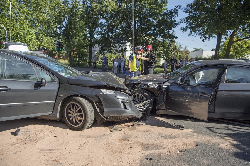 Stargard. Wypadek z udziałem policyjnego BMW na ul. Szczecińskiej. NOWE ZDJĘCIA