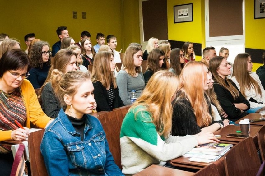 I Liceum Ogólnokształcące będzie współpracowało z Uniwersytetem im. Adama Mickiewicza w Poznaniu 