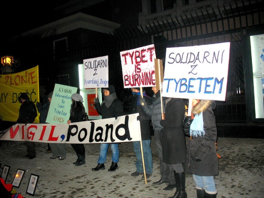Pikieta przed ambasadą ChRL w Warszawie