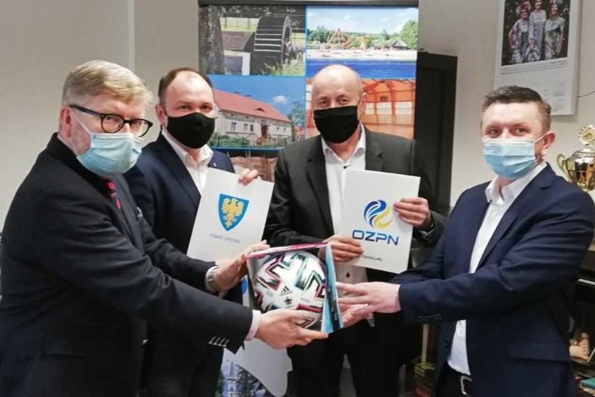 Na zdjęciu od lewej: Krzysztof Wysdak - członek zarządu...