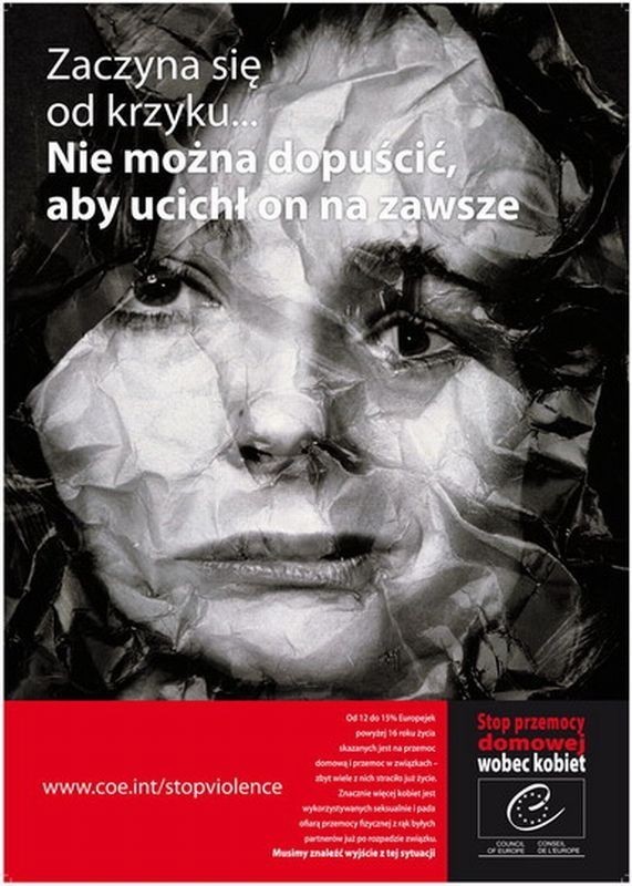Akcja w Gdyni: Stop przemocy wobec kobiet! Przypniesz białą wstążkę do ubrania?