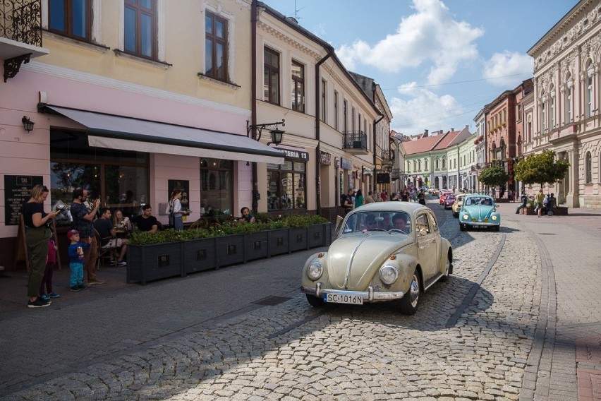 Tarnów. Kolorowe "Garbusy" przejechały przez miasto[ZDJĘCIA]