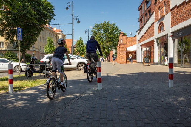 Nowe paliki pozwolą bezpiecznie przemieszczać się zarówno rowerzystom jak i pieszym.