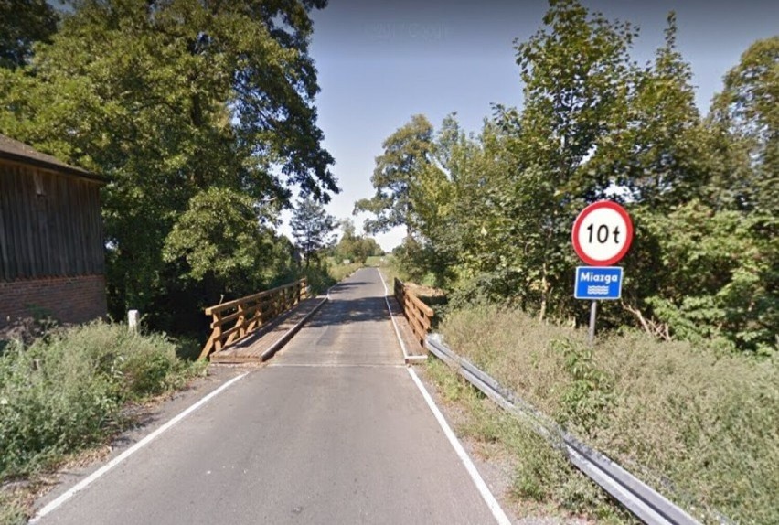 Będzie nowy most w Prażkach na rzece Miazga w gminie Będków. Rolnicy czekają na niego od dawna