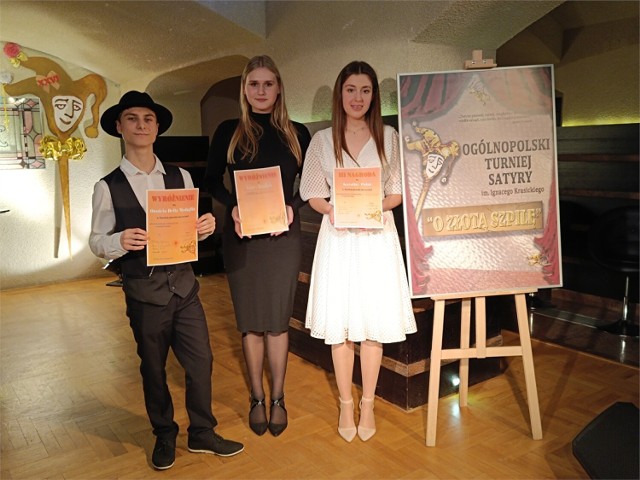 Nagrodzeni wokaliści JDK (od lewej) Onofrio Della Medaglia, Laura Gondek i Karolina Polak