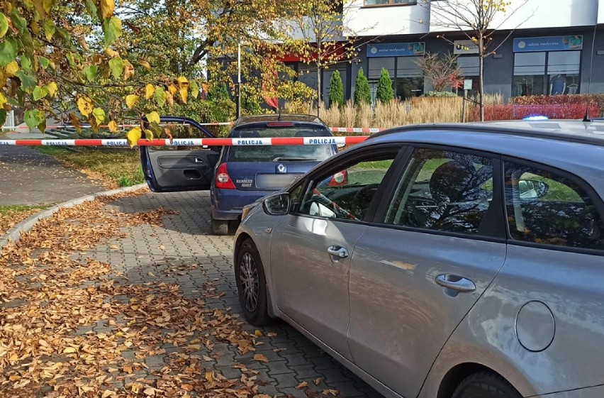 Warszawa. Pościg za dilerem na Mokotowie. Narkotyki wyrzucał przez okno samochodu