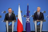 Prezydent Andrzej Duda i Sekretarz Generalny NATO Jens Stoltenberg z wizytą w 32 BLT w Łasku