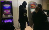 Nielegalny salon gier zlikwidowany w Malborku. Policja znalazła też narkotyki