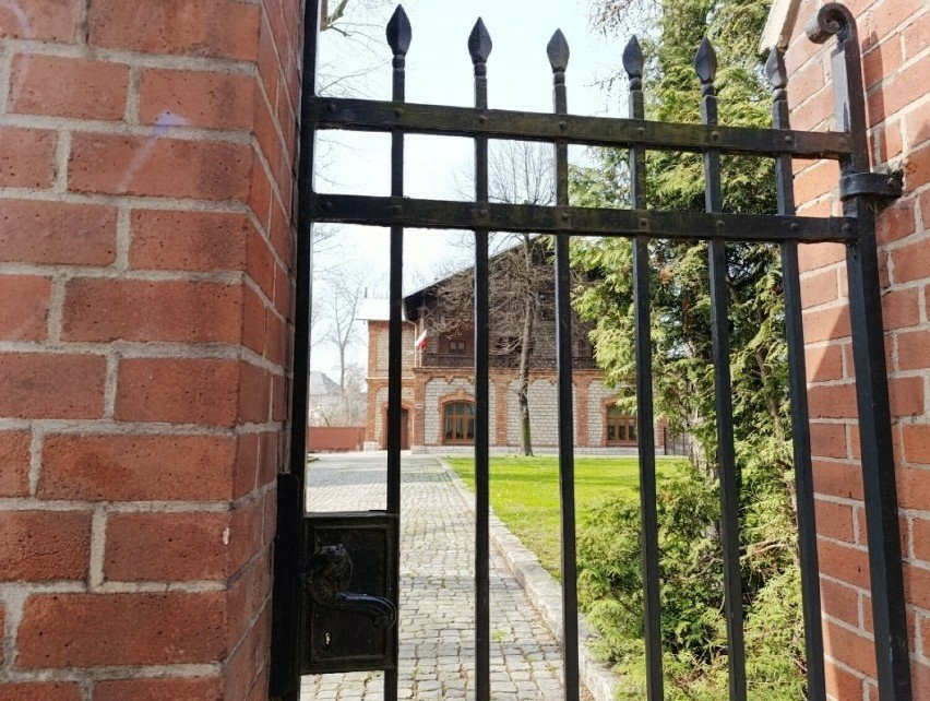 Śmierć młodego mężczyzny w mieszkaniu księdza w Sosnowcu. Postawiono zarzuty. Ksiądz jest podejrzany o posiadane substancji psychotropowej