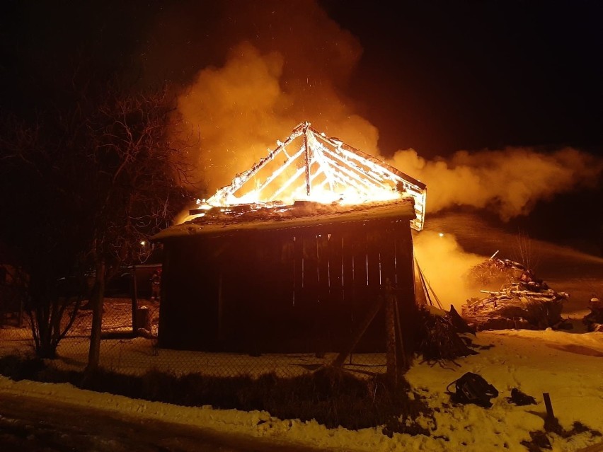 Nocny pożar przy Lipowej. Nowy Sącz zabezpieczali druhowie z OSP Bigonice