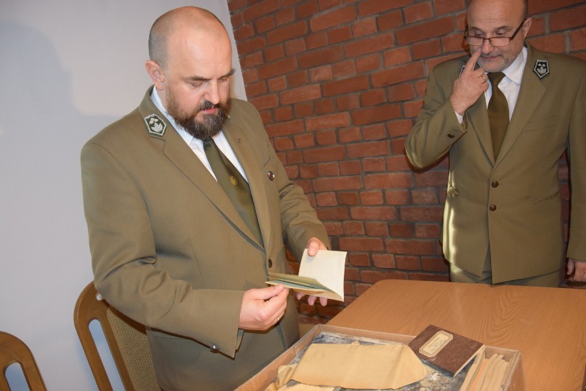 Tajemnice starego sejfu w Prudniku. Przez 70 lat skrywał tajne dokumenty z pieczątkami UB