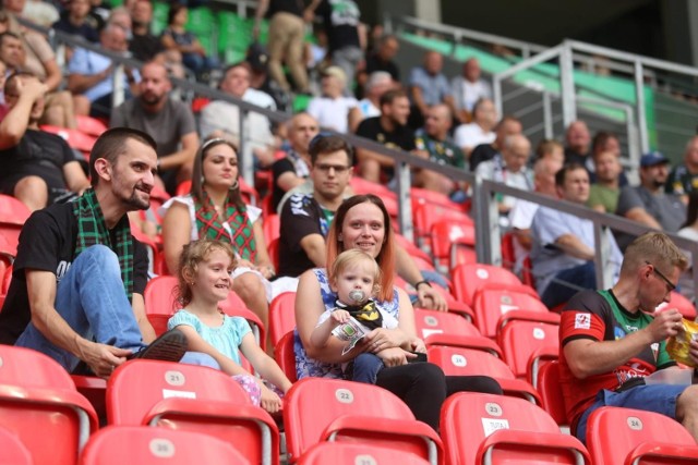 22.08.2021. Kibice na meczu GKS Tychy - Sandecja Nowy Sącz.

Zobacz kolejne zdjęcia. Przesuwaj zdjęcia w prawo - naciśnij strzałkę lub przycisk NASTĘPNE