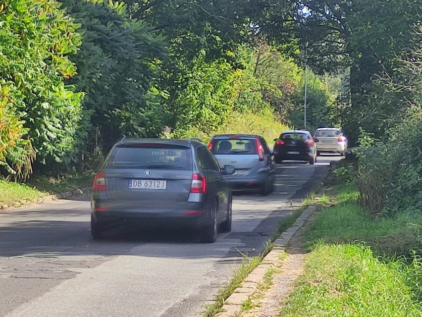 Droga łącząca Szczawienko i Piaskową Górę z Poniatowem oraz...