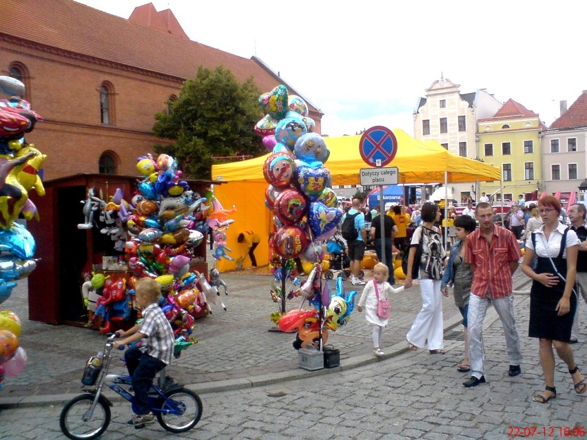 Niedzielne Atrakcje na Rynku Nowomiejskim w Toruniu