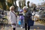 Stary cmentarz w Zduńskiej Woli w niedzielę. Trwa kwesta na ratowanie nagrobków