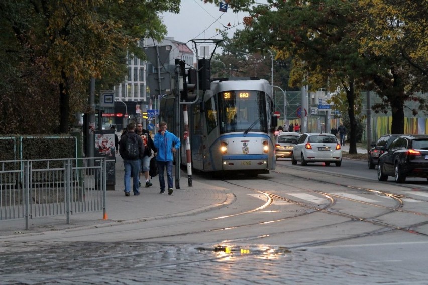 Awaria na skrzyżowaniu Borowskiej i Dyrekcyjnej - tramwaje pojadą inaczej, zamkną dwa pasy ruchu