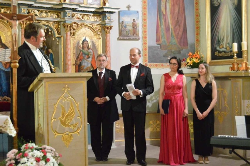 Artyści z Opery Narodowej zaśpiewali w kościele w Smerekowcu