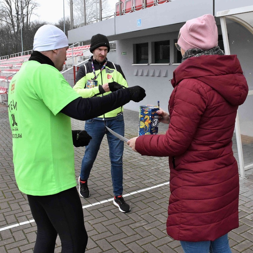 Na starcie "Wielkiego Biegania" dla WOŚP, na stadionie w...