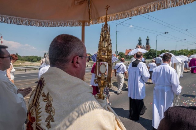 Centralna procesja Eucharystyczna miasta Poznania po mszy św. o godz. 10.00 wyruszy z kościoła pw. Bożego Ciała, a jej trasa prowadzi ul. Krakowską, Garbary, Wielką, Chwaliszewo, Ostrów Tumski