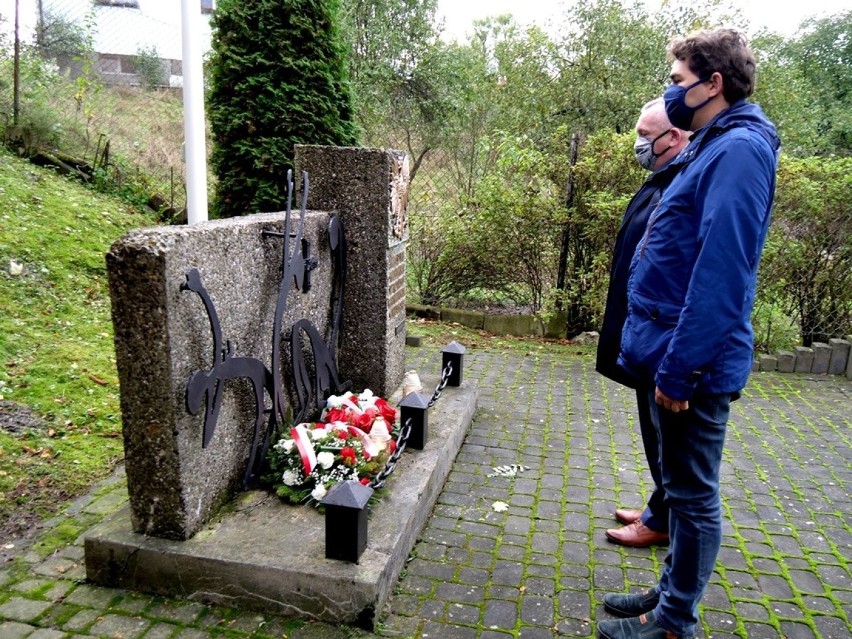 Pomnik upamiętniający 65 ofiar, rozstrzelanych przez Niemców...