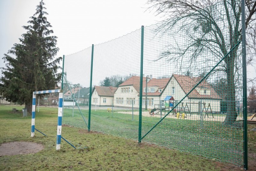 Zespół Szkolno-Przedszkolny w Objezierzu zyskał nowe ogrodzenie