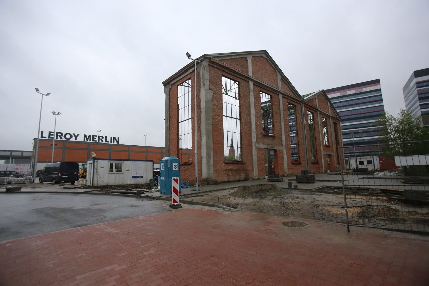 Nowy sklep Leroy Merlin w Katowicach na terenie po hucie...