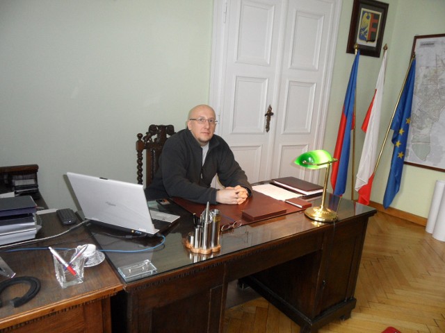Prezydencki fotel w Chorzowie, to krzesło. Nie jest wygodne.