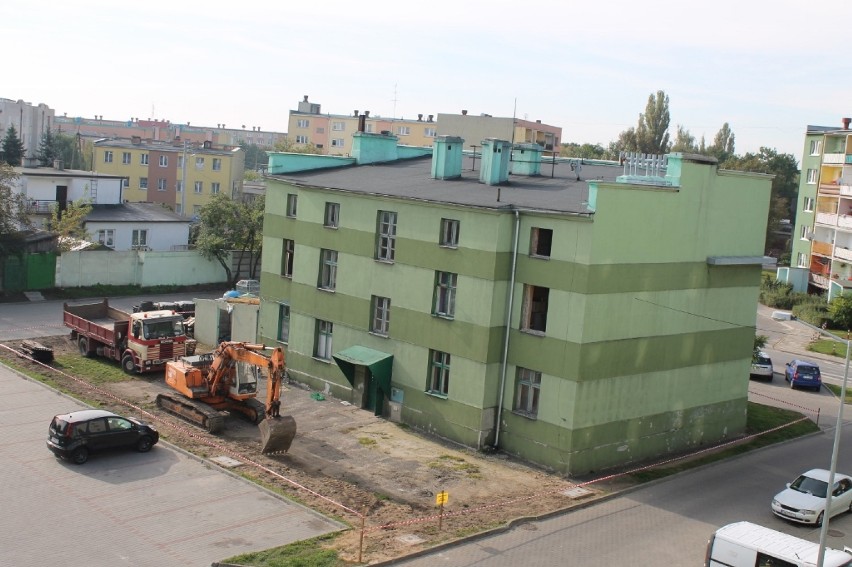 Rozbiórka budynku byłej szkoły podstawowej nr 1 w Tomaszowie [ZDJĘCIA]