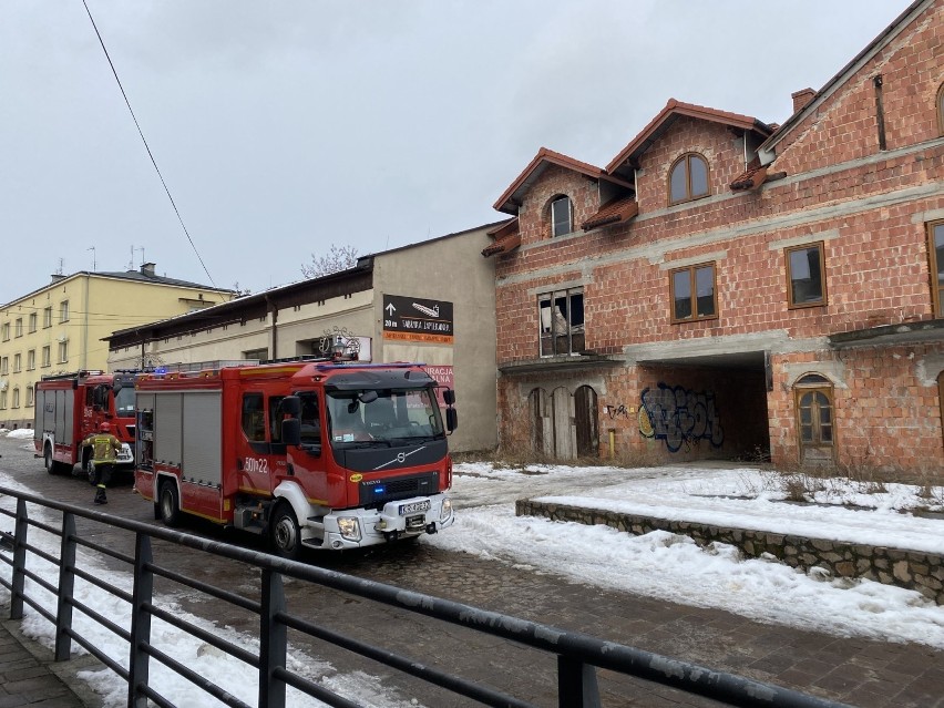 Ogień w opuszczonym budynku przy ulicy Augustiańskiej w...