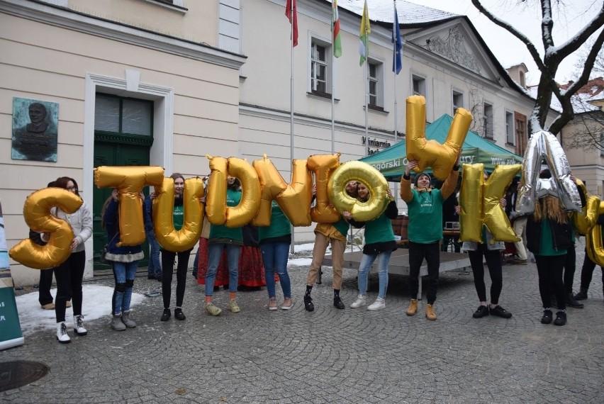 We wtorek, 5 lutego, w samo południe mnóstwo maturzystów...