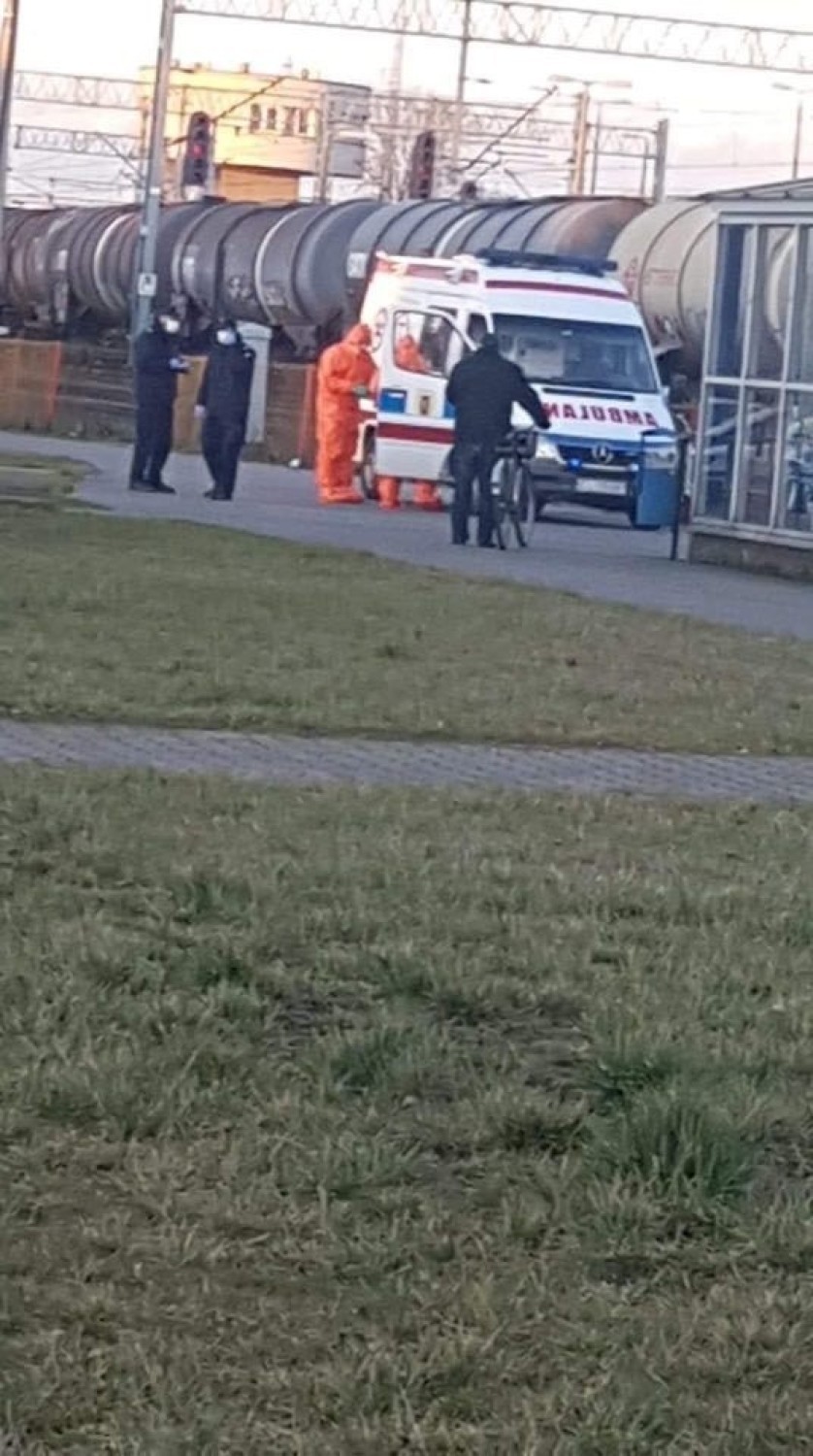 Koronawirus Koluszki. Mężczyzna z gorączką zabrany z koluszkowskiego dworca do szpitala w Łodzi
