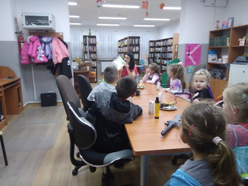 Świat baśni w bibliotece w Chotkowie