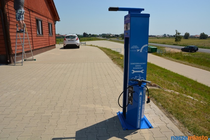 Samoobsługowe stacje naprawy rowerów stoją w Lesznie i...