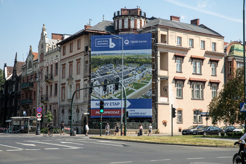 Kraków. Wreszcie koniec gigantycznej reklamy zasłaniającej wieczny remont bezcennego zabytku?