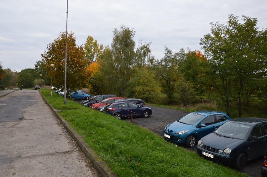 Część mieszkańców bloku nr 27 na os. Widok ma dość...