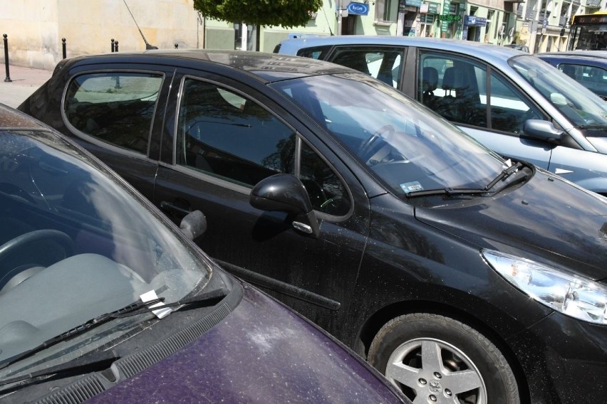 Kierowcy nie płacą za parkowanie w centrum Kielc i dostają mandaty. A miało być inaczej? (ZDJĘCIA) 