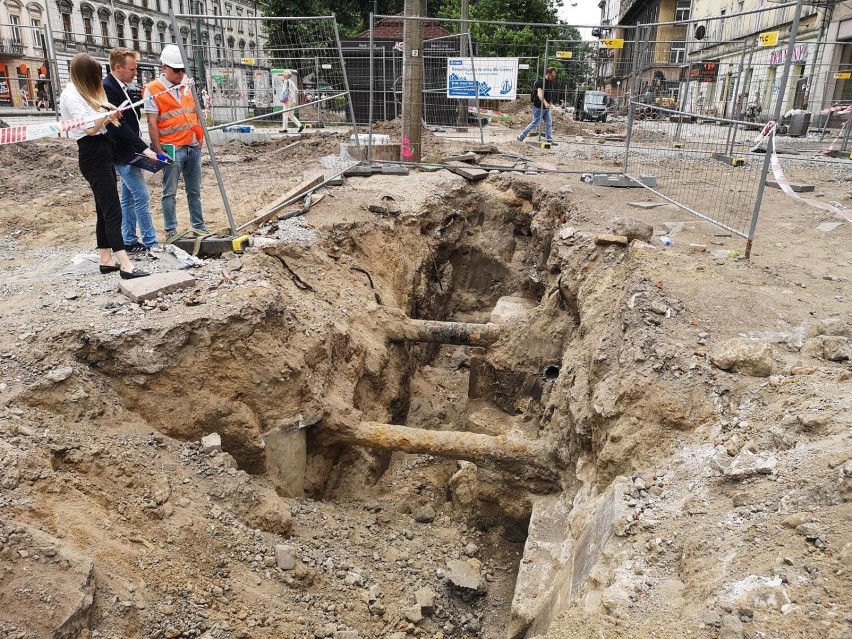 Kraków. Brama miejska i inne cenne znaleziska na przebudowywanej ul. Krakowskiej