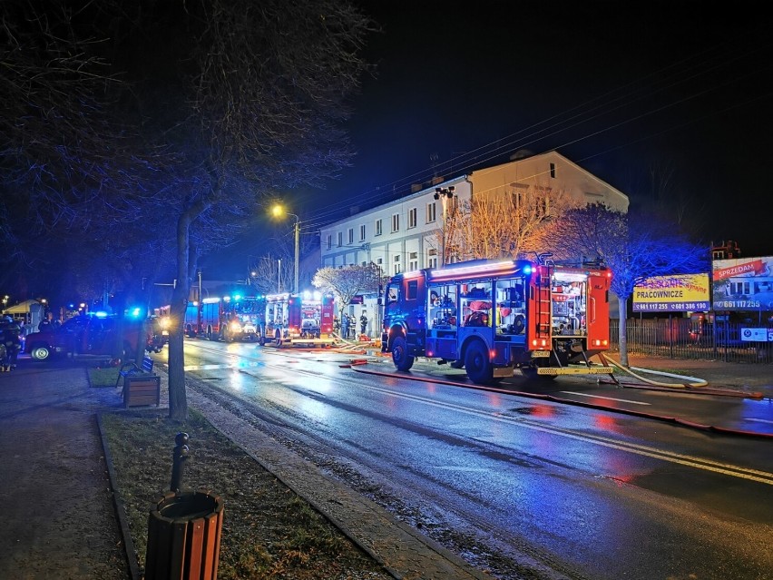 Tragiczny pożar w kamienicy w Zduńskiej Woli. Co z mieszkańcami?