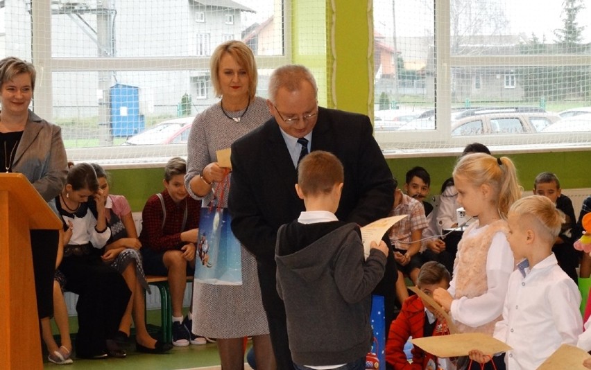 Święto szkoły w Dąbrowie Wielkiej. Obchody połączone były z Dniem Patrona - Teodora Goździkiewicza